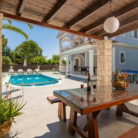 Luxury Vanato & Pool *