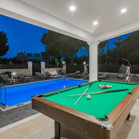 Luxury Vanato & Pool * Koukounariá