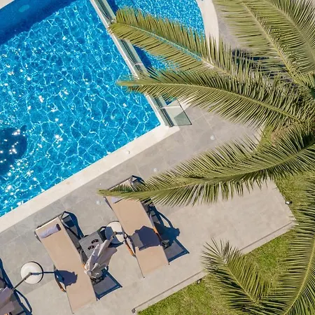 Luxury Vanato & Pool *